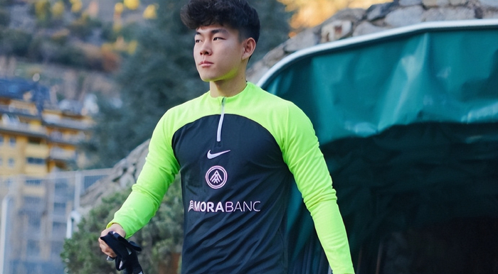 开云体育app安全下载-报废了？何小珂才22岁踢不上中乙，球迷：可退役当青训教练|青岛市|中超|青岛西海岸|球队|中甲_新浪体育_新浪新闻